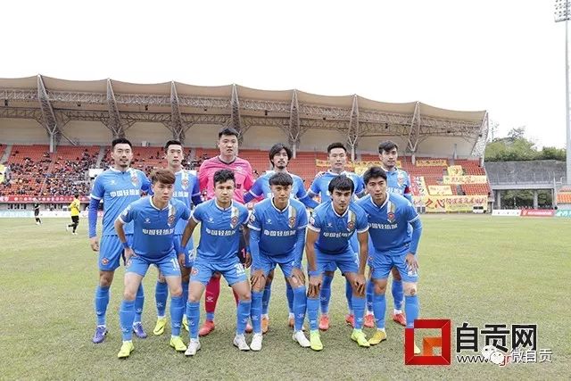 上海强势反击主宰上半场 深圳防守遇困境